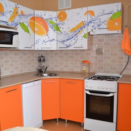 Кухня фасады верх с фотопечатью, низ: оранж матовый