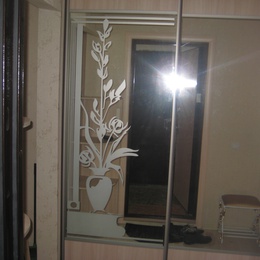 ЛДСП Ясень , фасад зеркало с пескоструйным рисунком 